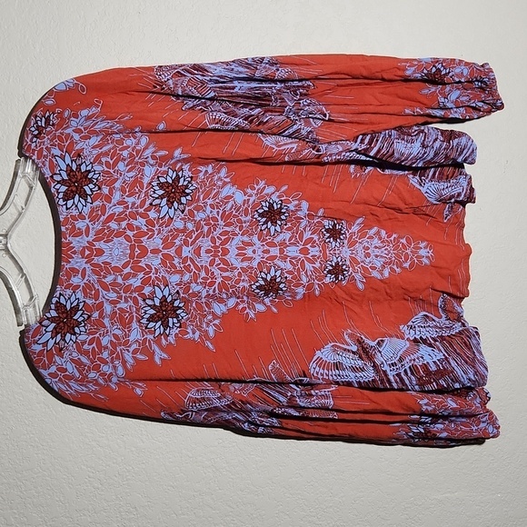 Free People Womens top Birds of a Feather Blouse Sz M B Floral V-Neck Hi-Low Hem - Picture 3 of 12